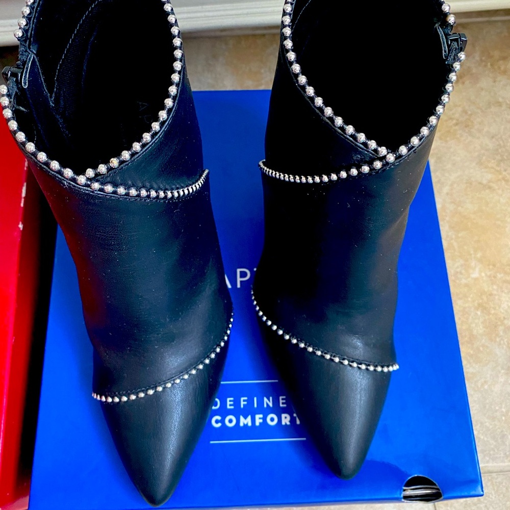 Heel boots. Size 8.5 Great condition.